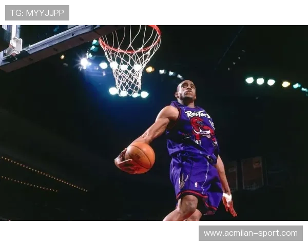 NBA扣篮挂框动作帅到模糊：炫技瞬间引爆全场的震撼盛宴